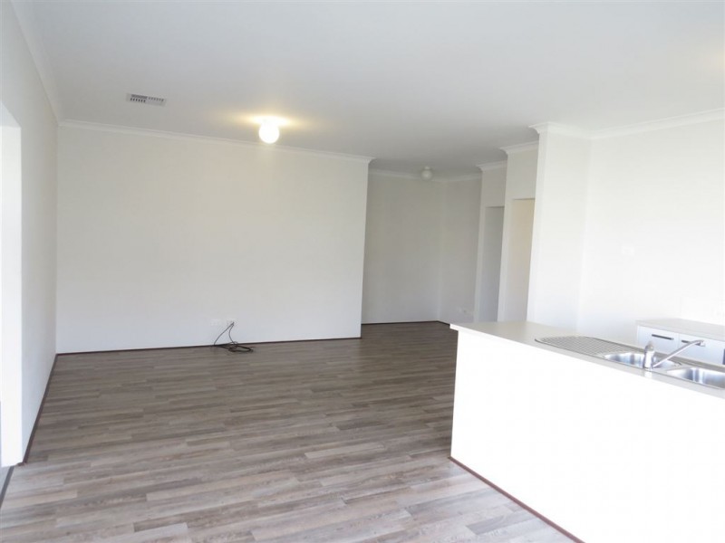 14 Adela Bend, Lakelands WA 6180