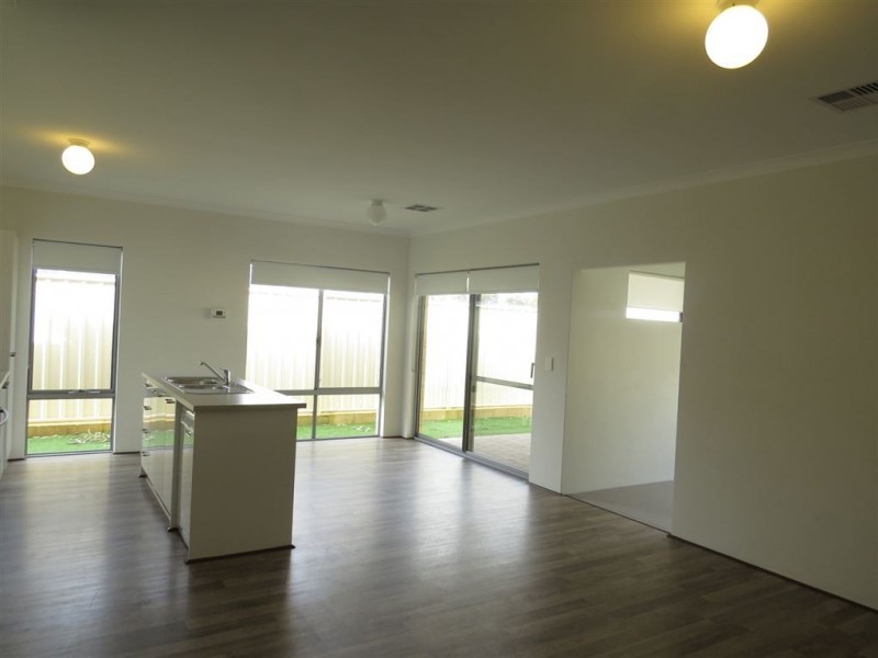 14 Adela Bend, Lakelands WA 6180