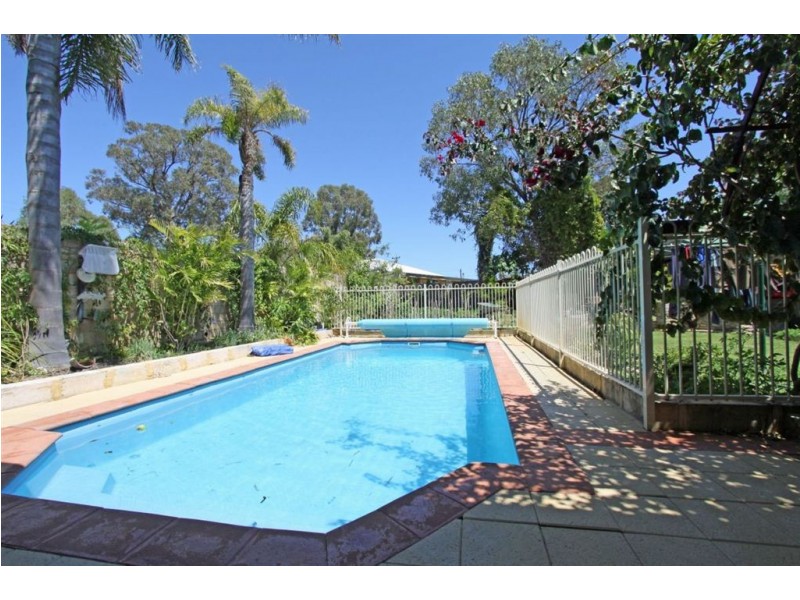 14 Redcliffe Road, Greenfields WA 6210