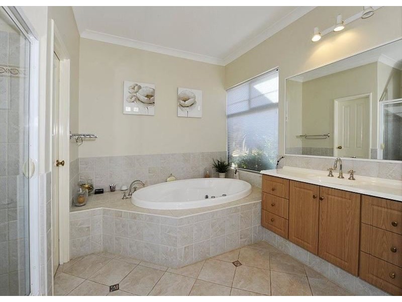 6 Pinnace Court, Halls Head WA 6210