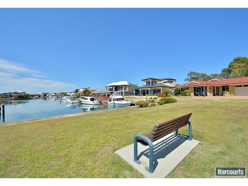 15 Parkwater Cove, Halls Head WA 6210