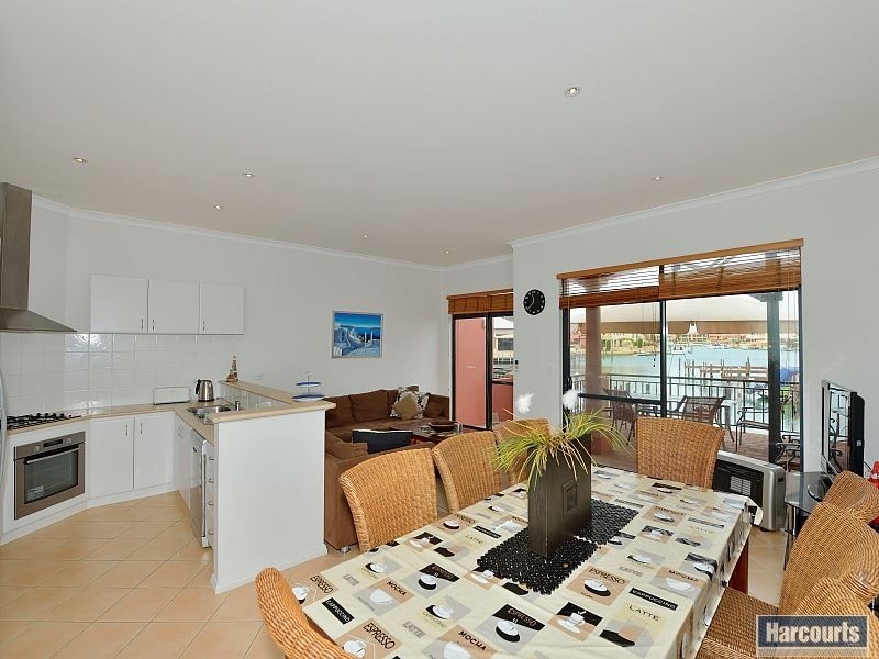4/7 Village Mews, Wannanup WA 6210