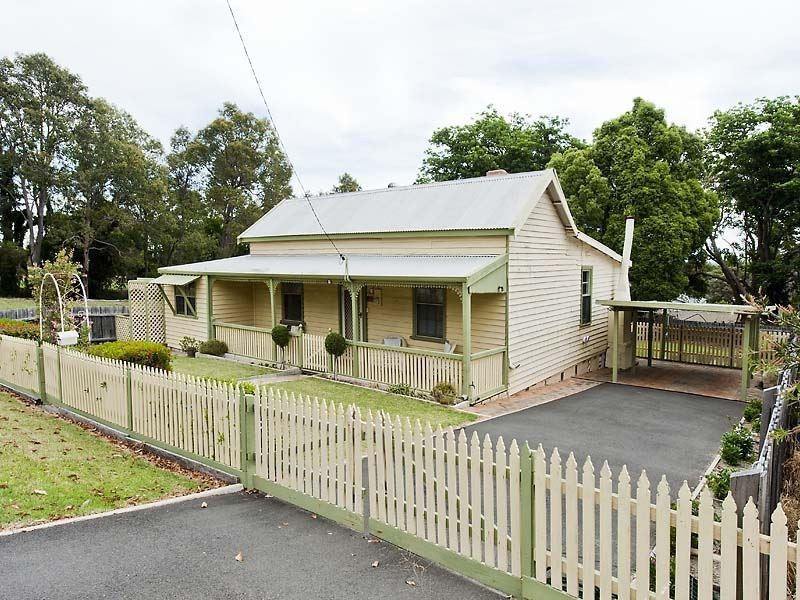 13 Barrington Knight Road, Yarloop WA 6218