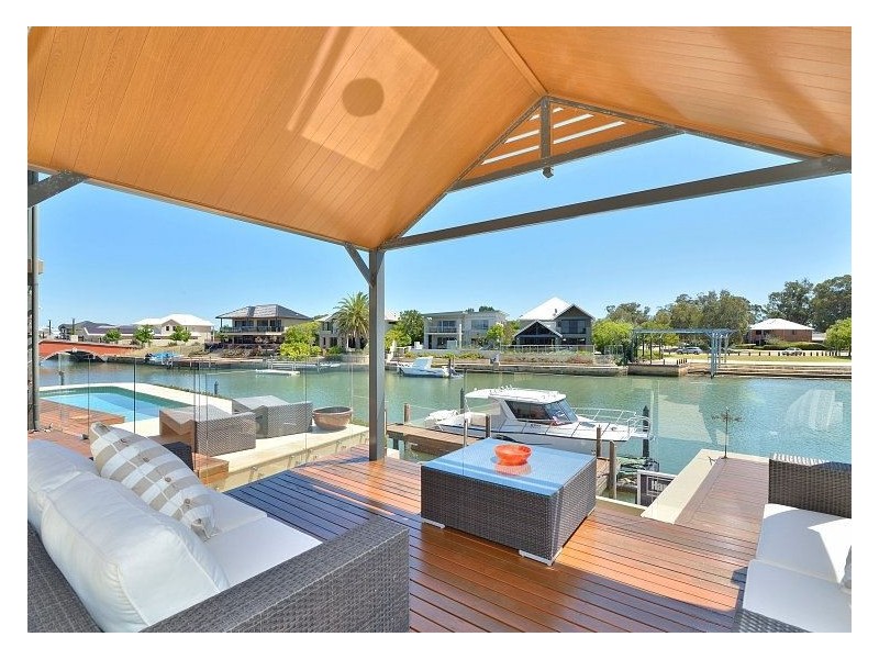 15 Erins Isle, Dudley Park WA 6210