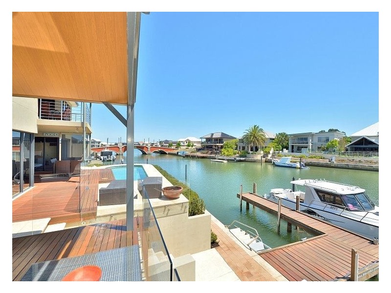 15 Erins Isle, Dudley Park WA 6210