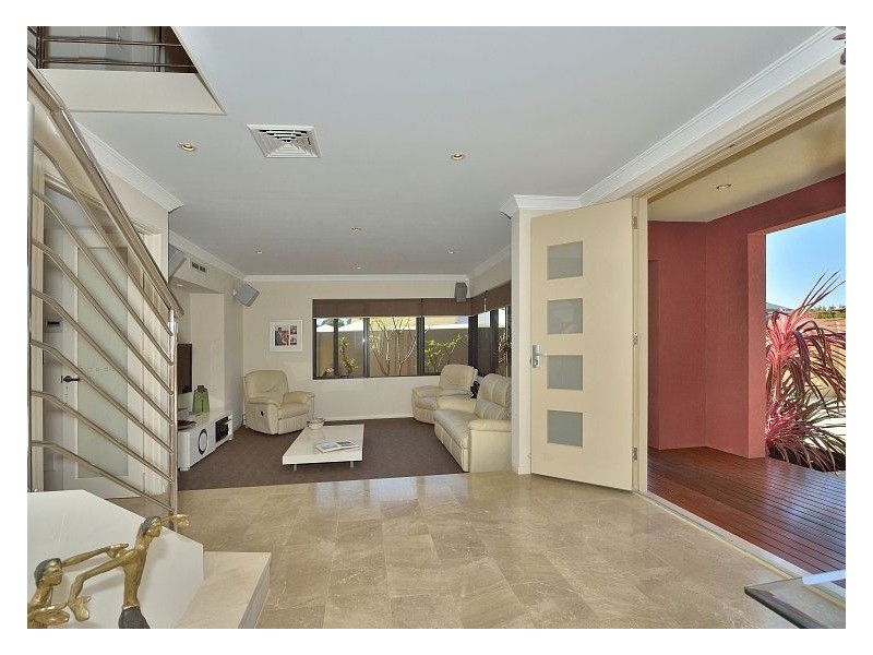 15 Erins Isle, Dudley Park WA 6210