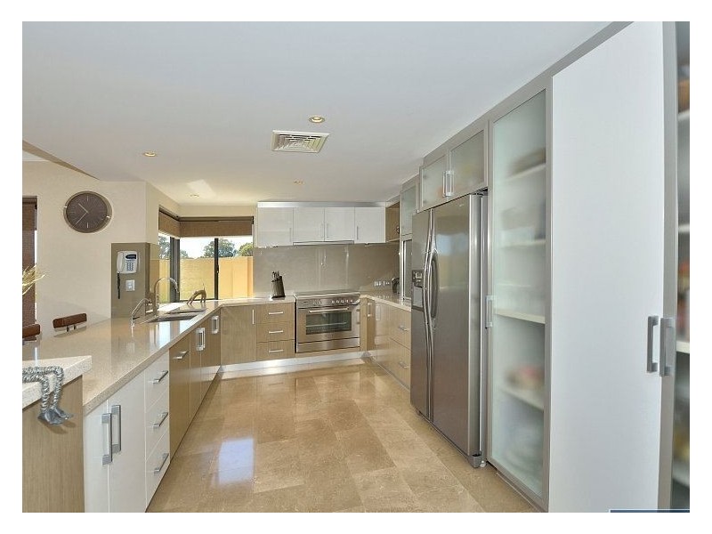 15 Erins Isle, Dudley Park WA 6210