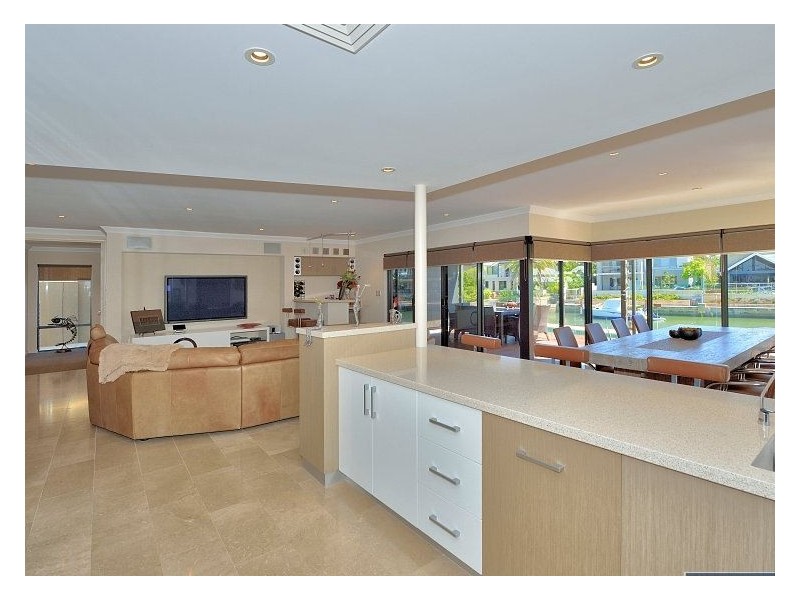 15 Erins Isle, Dudley Park WA 6210