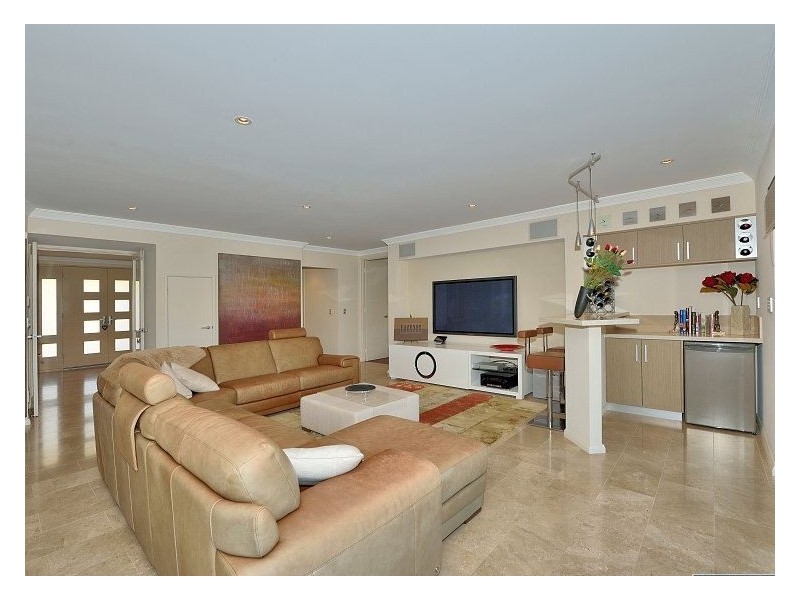 15 Erins Isle, Dudley Park WA 6210