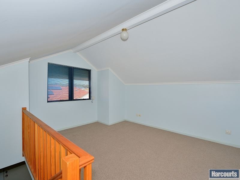 8 Myrtle Turn, Greenfields WA 6210