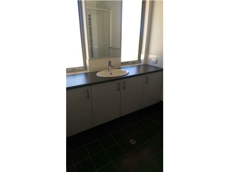 10 Moorhen Green, Dudley Park WA 6210