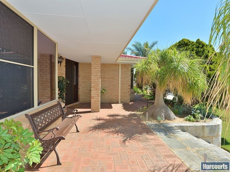 18 Tamarisk Drive, Halls Head WA 6210