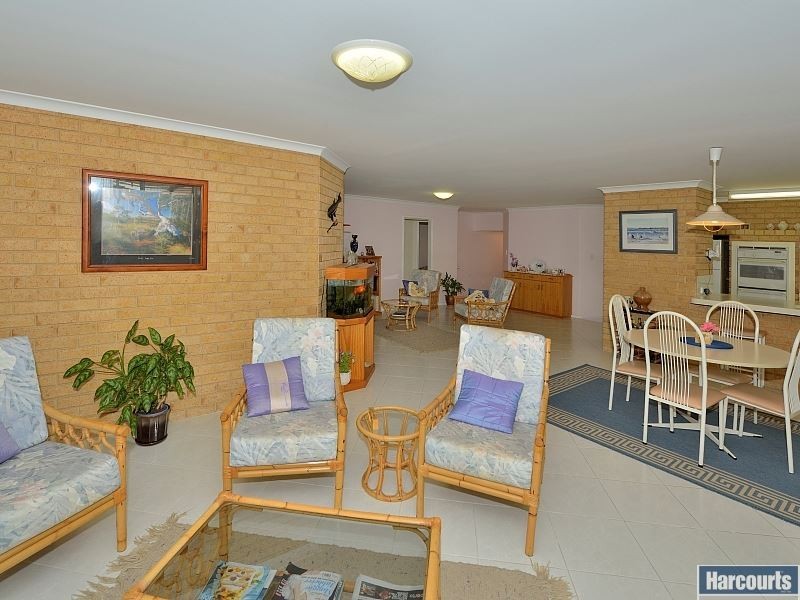 18 Tamarisk Drive, Halls Head WA 6210