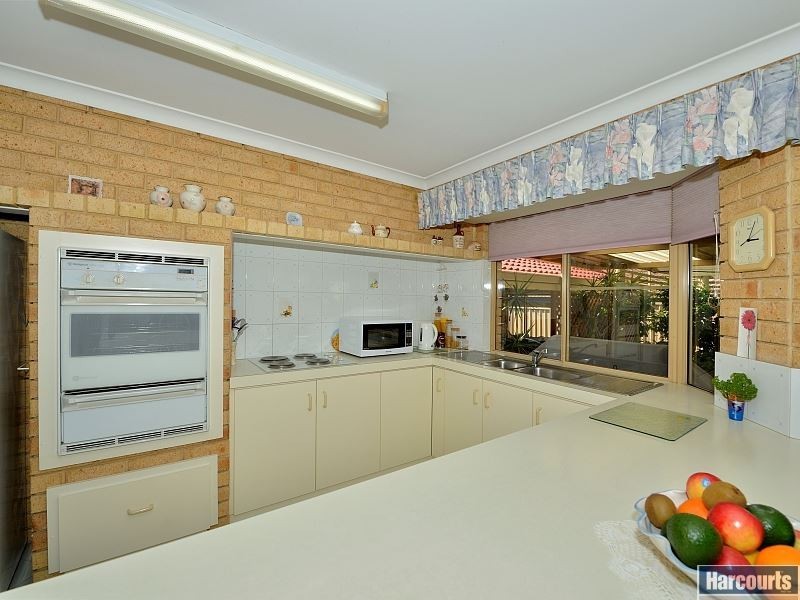 18 Tamarisk Drive, Halls Head WA 6210