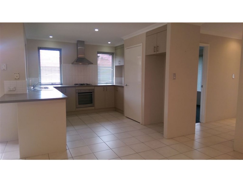 16 Wuraling Pass, Wannanup WA 6210