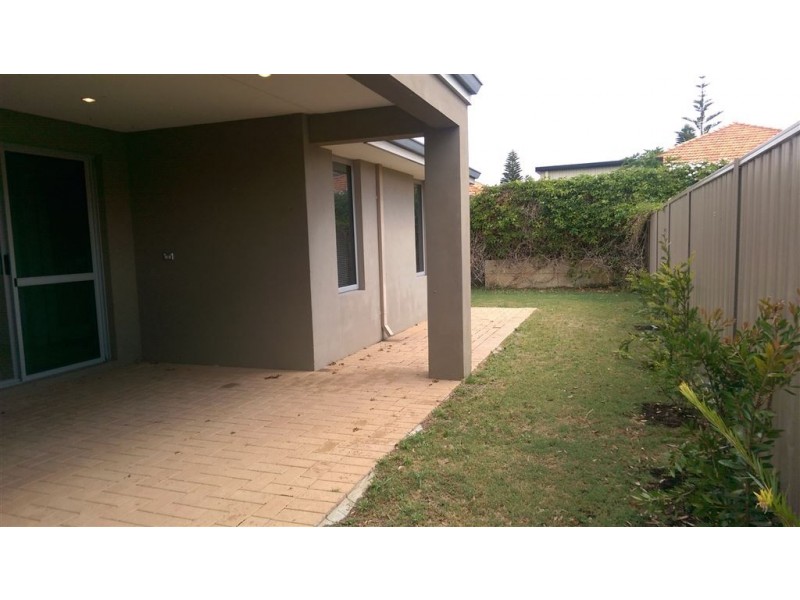 16 Wuraling Pass, Wannanup WA 6210