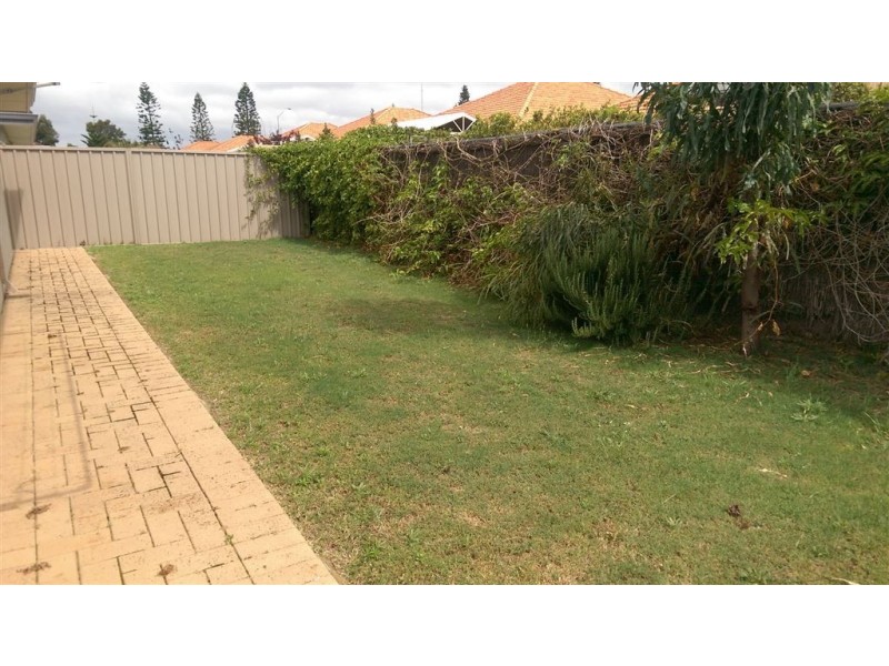 16 Wuraling Pass, Wannanup WA 6210