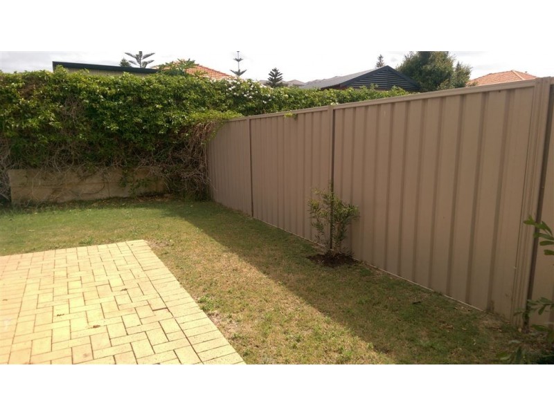 16 Wuraling Pass, Wannanup WA 6210