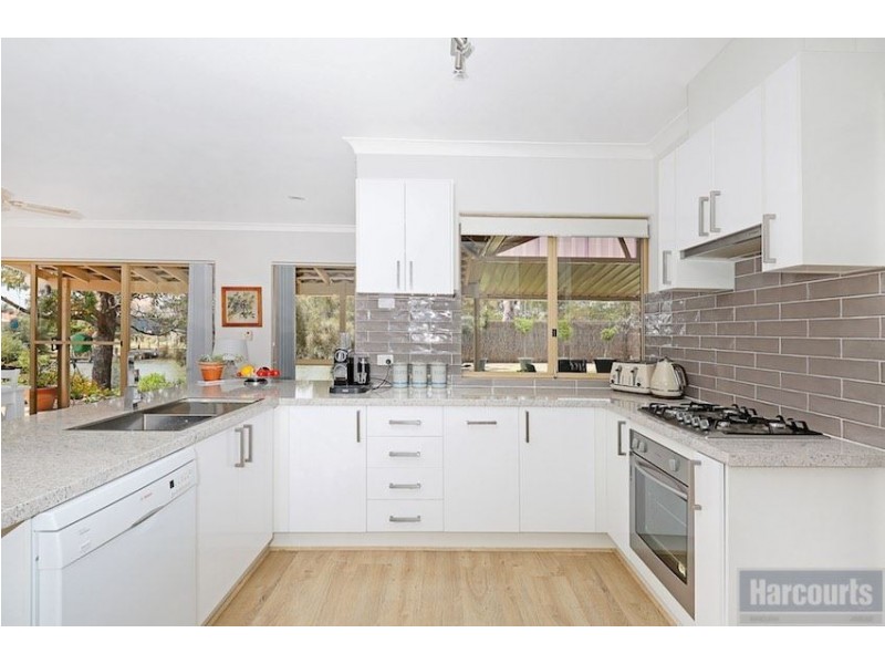 2 Robertson Grove, South Yunderup WA 6208