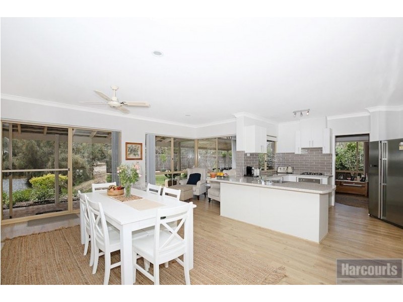 2 Robertson Grove, South Yunderup WA 6208