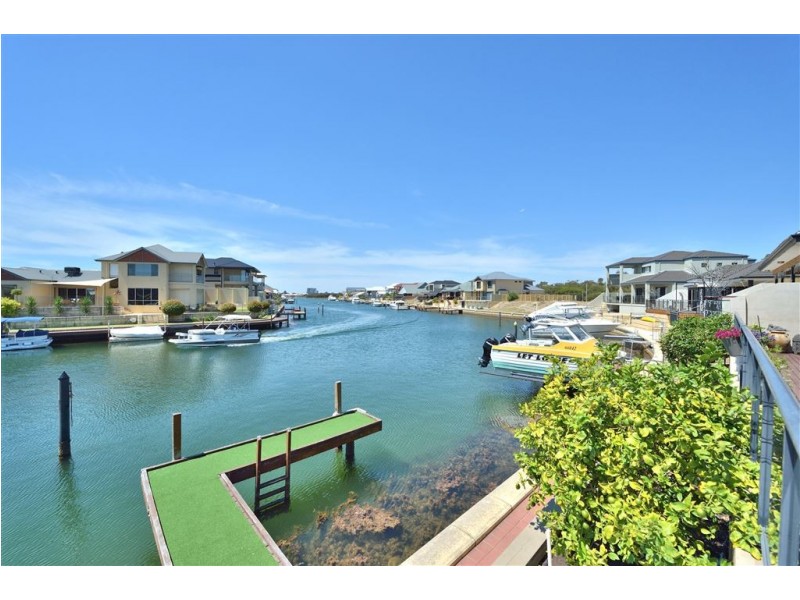 22 Leisure Way, Halls Head WA 6210