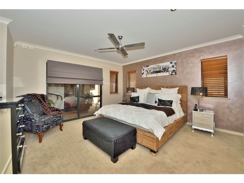 22 Leisure Way, Halls Head WA 6210