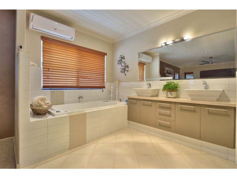 22 Leisure Way, Halls Head WA 6210