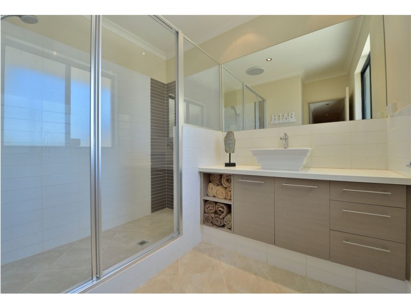 22 Leisure Way, Halls Head WA 6210