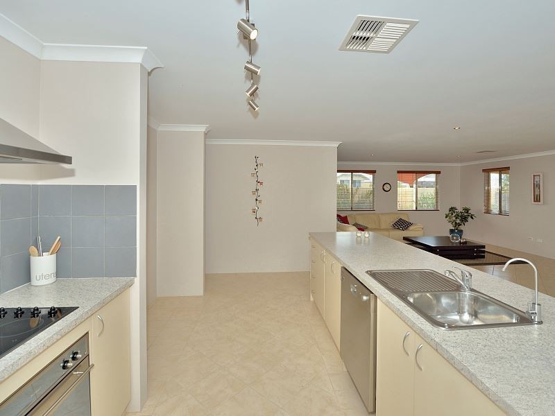 35 Tranquility Way, Halls Head WA 6210
