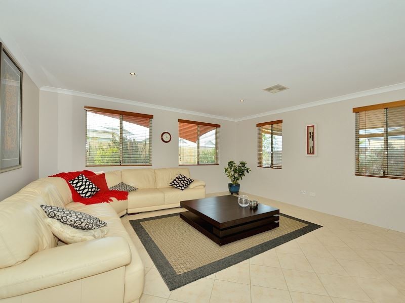 35 Tranquility Way, Halls Head WA 6210