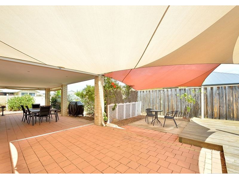 35 Tranquility Way, Halls Head WA 6210