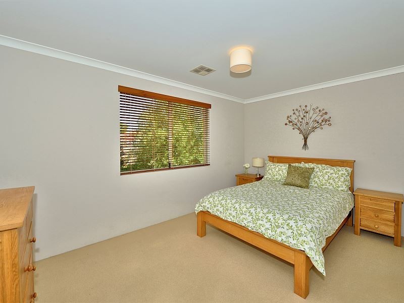 35 Tranquility Way, Halls Head WA 6210