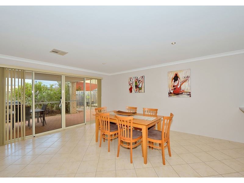 35 Tranquility Way, Halls Head WA 6210