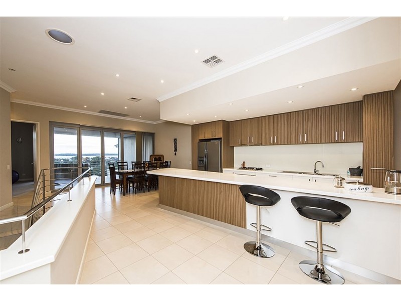 20 Caspian Drive, Wannanup WA 6210