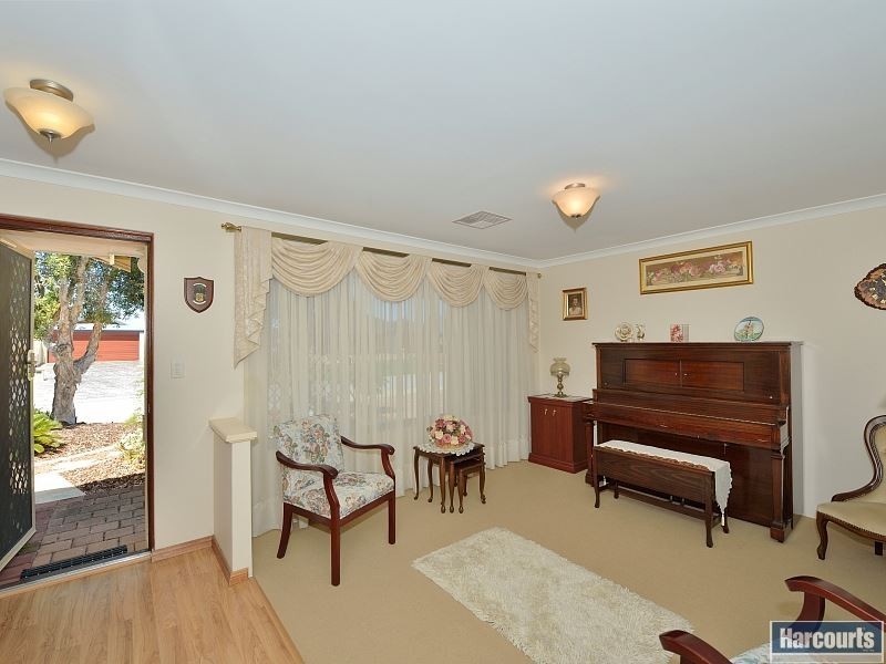 11 Ravendale Drive, Dudley Park WA 6210