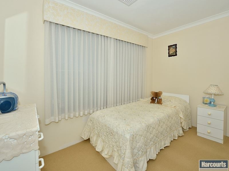 11 Ravendale Drive, Dudley Park WA 6210