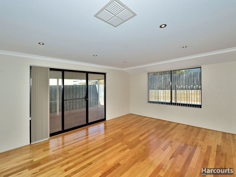 12 Boardwalk Boulevard, Halls Head WA 6210