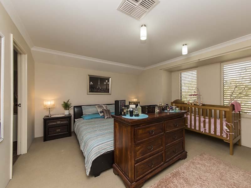 12 Boardwalk Boulevard, Halls Head WA 6210