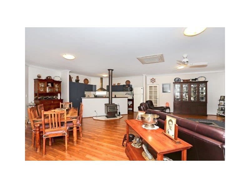 10 Russell Drive, Waroona WA 6215