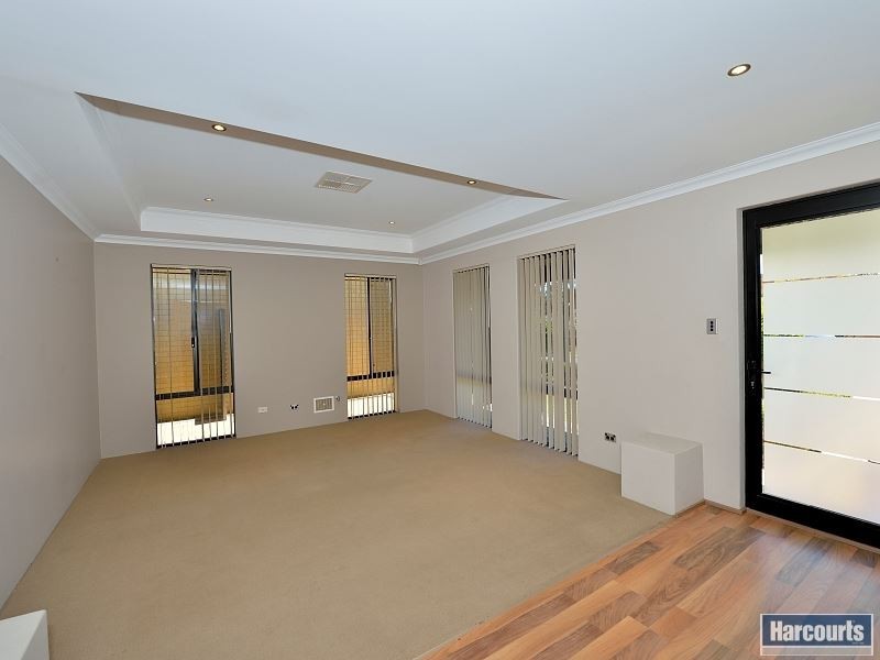 6 Moorhen Green, Dudley Park WA 6210