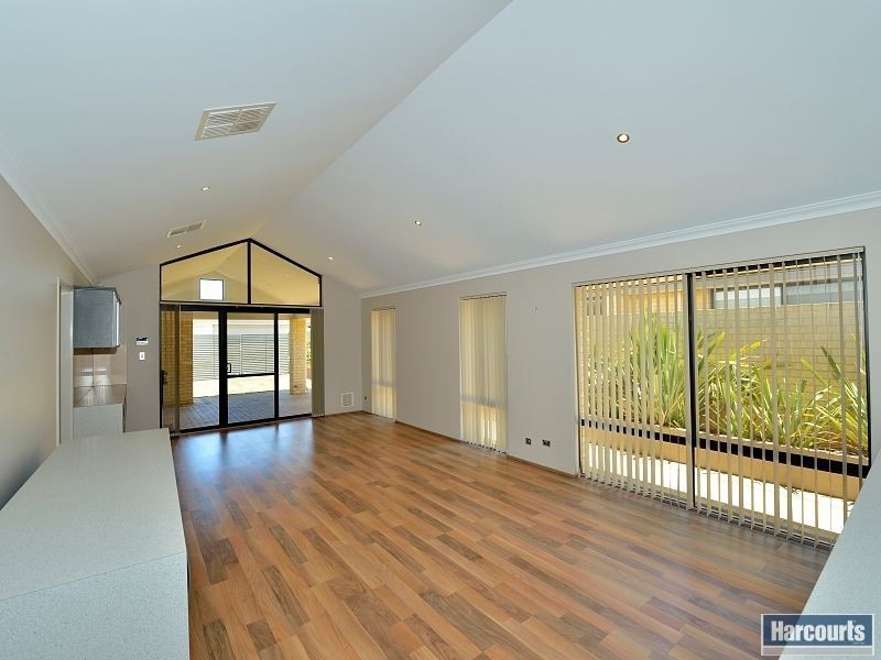 6 Moorhen Green, Dudley Park WA 6210