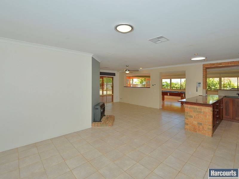 11 Amulla Court, Halls Head WA 6210