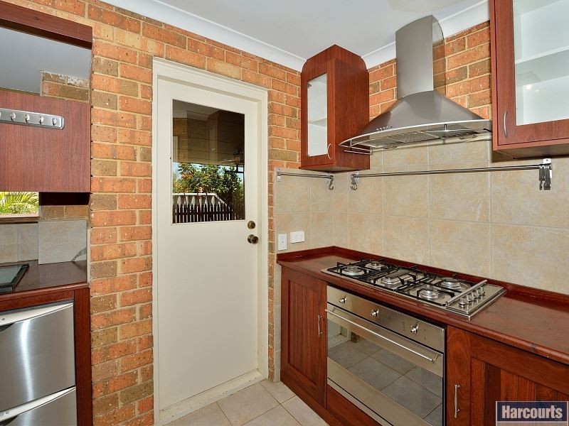 11 Amulla Court, Halls Head WA 6210