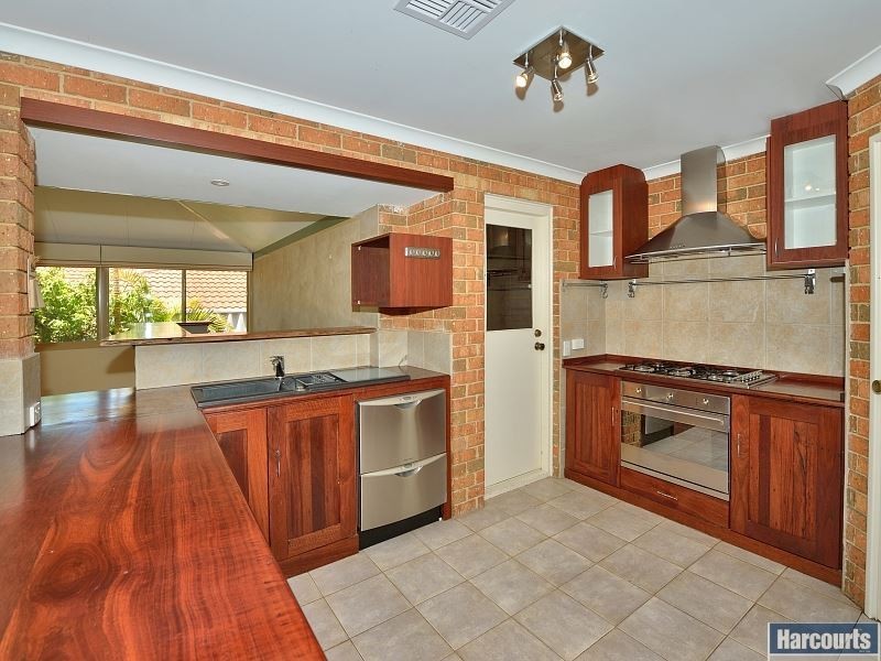 11 Amulla Court, Halls Head WA 6210