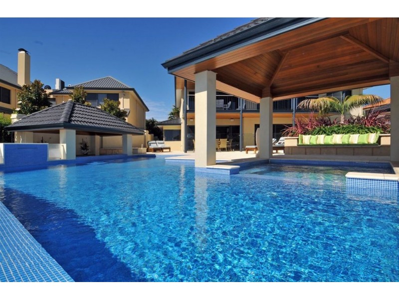 2 Leighton Place, Halls Head WA 6210