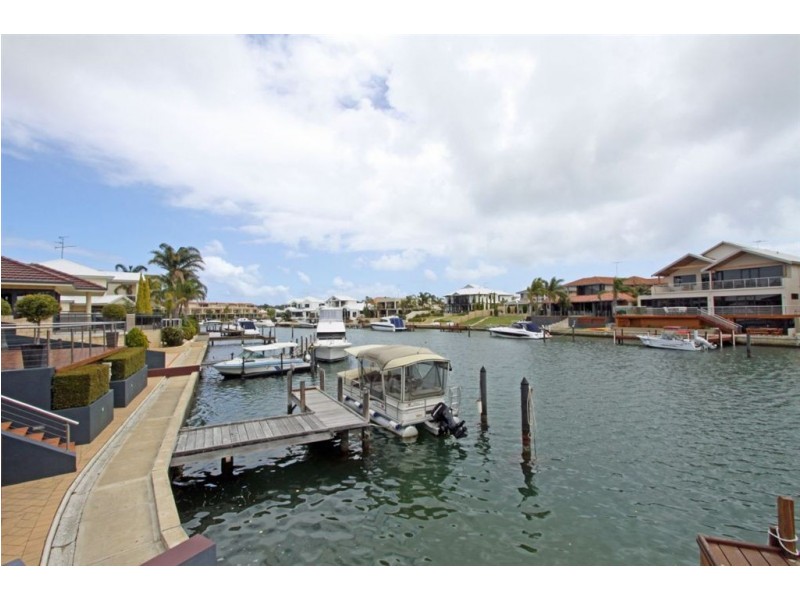 2 Leighton Place, Halls Head WA 6210