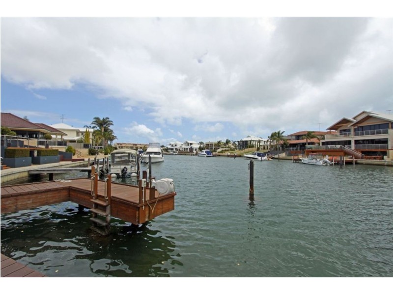 2 Leighton Place, Halls Head WA 6210