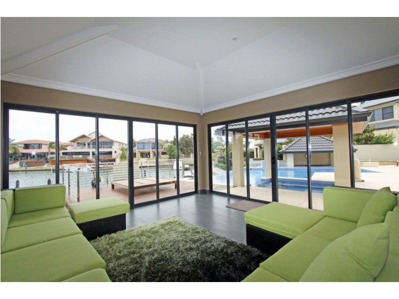 2 Leighton Place, Halls Head WA 6210