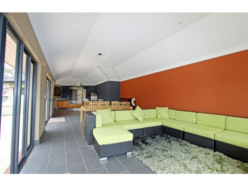 2 Leighton Place, Halls Head WA 6210