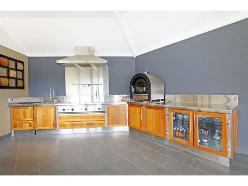 2 Leighton Place, Halls Head WA 6210